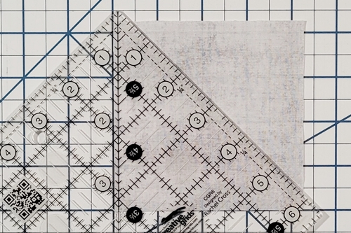 Step 1b - 4 Flying Geese At Once: mark squares. Step 1b - 4 Flying Geese At Once:cut squares and mark.