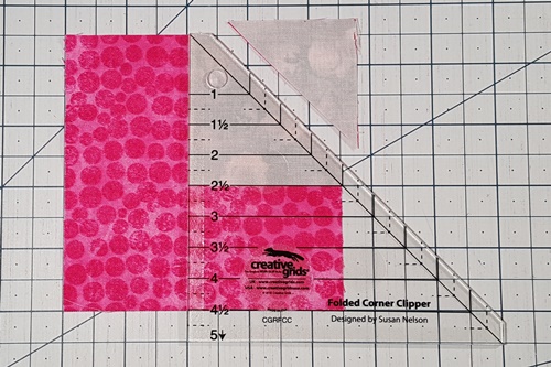 Picture of the stitch and flip quilting method using the Folded Corner 
Clipper tool by Creative Grids (R). Stitch and flip using the Folded Corner Clipper tool by Creative Grids (R).