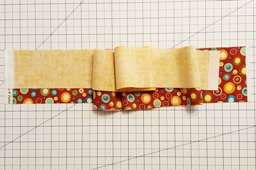 Step 2a Strip quilting: Sew the strips together in pairs. Step 2a Strip quilting: Sew the strips together in pairs.